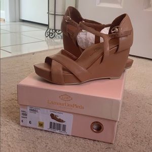 NIB *L’Amour Des Pieds* Isbel Wedge size 6